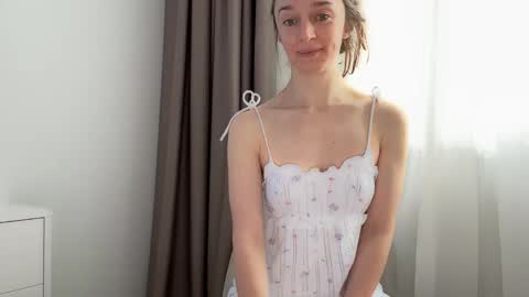 shy_schoolgirl_ online show from 02/14/26, 07:38