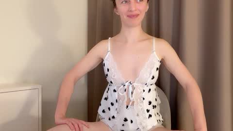 shy_schoolgirl_ online show from 03/08/26, 08:23