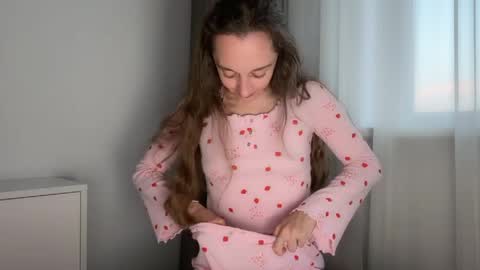 shy_schoolgirl_ online show from 06/03/26, 06:46