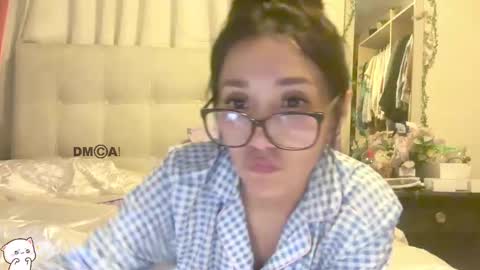 Snapshot of shyangie24 chatting on 09/30/25, 06:40 Angeline 3 independent come here when am horny... online show from 09/30/25, 06:40