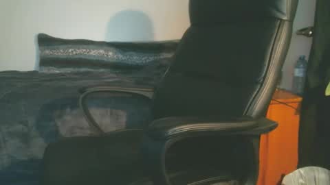 shyboyhugecum2020 online show from 11/18/25, 04:17