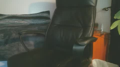 shyboyhugecum2020 online show from 12/17/25, 04:07