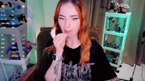 Snapshot of shyfoxxxy chatting on 05/23/26, 10:08 Effie online show from 05/23/26, 10:08