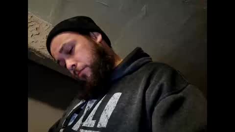 Snapshot of shyguy_passion chatting on 01/22/25, 08:18  at ya who online show from 01/22/25, 08:18