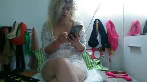 Snapshot of shyhotsquirt chatting on 02/07/26, 02:04 Shyhotsquirt online show from 02/07/26, 02:04