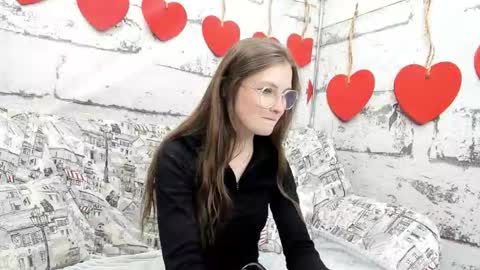 Snapshot of shyly_lisa chatting on 09/28/25, 01:22 shyly_lisa online show from 09/28/25, 01:22