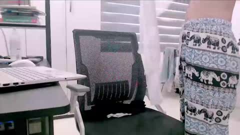 shyn_22 online show from 04/19/26, 04:23