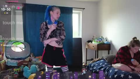 Hippie online show from 04/29/26, 05:41