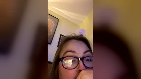 Snapshot of shyone2011 chatting on 12/22/25, 03:14 shyone2011 online show from 12/22/25, 03:14