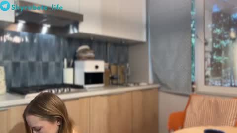 Snapshot of shyrubate chatting on 06/28/26, 06:19 Aurora online show from 06/28/26, 06:19