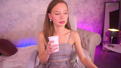 Snapshot of shyysiren chatting on 10/23/25, 07:29 shyysiren online show from 10/23/25, 07:29