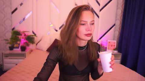 Snapshot of shyysiren chatting on 11/16/25, 03:06 shyysiren online show from 11/16/25, 03:06