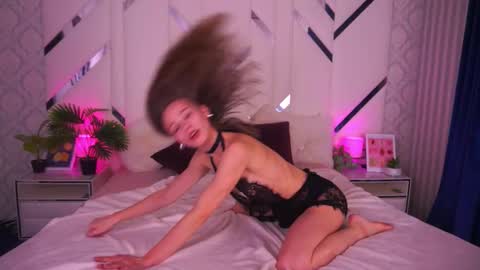 Snapshot of shyysiren chatting on 11/18/25, 03:49 shyysiren online show from 11/18/25, 03:49