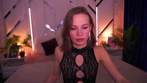 Snapshot of shyysiren chatting on 12/15/25, 08:40 shyysiren online show from 12/15/25, 08:40