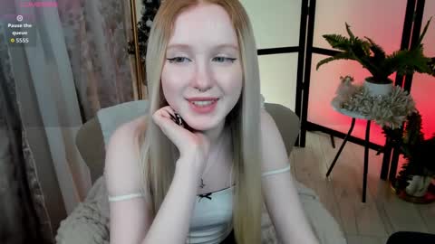 Snapshot of sia_hart chatting on 12/14/25, 05:40 Sia online show from 12/14/25, 05:40