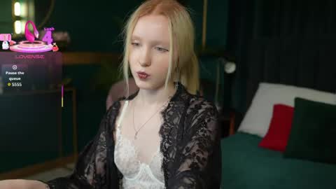 Snapshot of sia_hart chatting on 04/20/26, 05:48 Sia online show from 04/20/26, 05:48