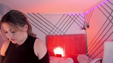 Mia online show from 12/12/24, 07:08