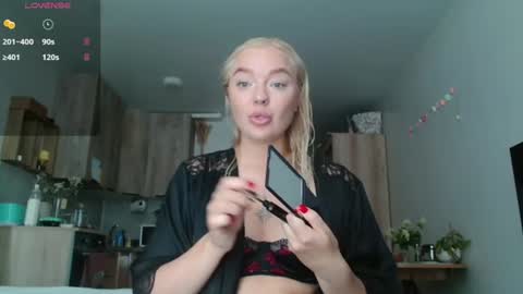 Snapshot of siberian_girl_ chatting on 07/08/26, 05:01 Eva online show from 07/08/26, 05:01