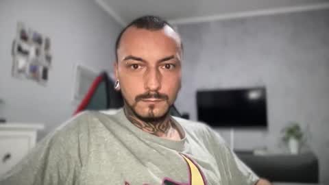 Snapshot of sidvicious23cm chatting on 10/23/25, 05:01 sidvicious23cm online show from 10/23/25, 05:01