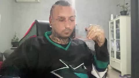 Snapshot of sidvicious23cm chatting on 12/22/25, 05:54 sidvicious23cm online show from 12/22/25, 05:54