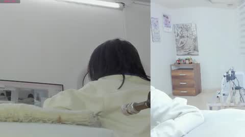Snapshot of sieena_ chatting on 06/17/26, 09:01 Sieena online show from 06/17/26, 09:01