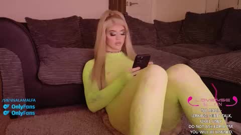 Sienna La Malfa online show from 10/16/25, 01:23