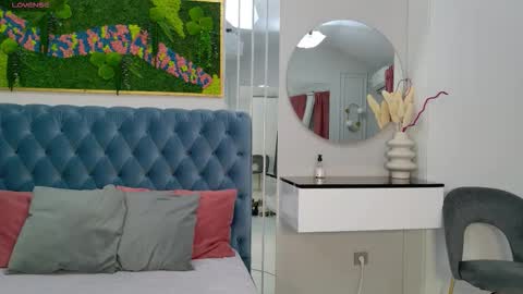 Sienna online show from 11/17/25, 05:02