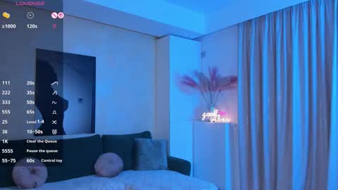 Snapshot of siennastarrr chatting on 10/24/25, 06:26 Sienna online show from 10/24/25, 06:26