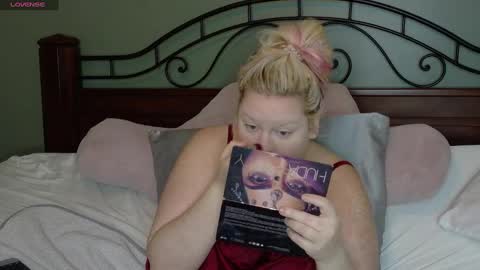 Snapshot of siennaxluxx chatting on 09/16/25, 10:44 Sienna Luxx online show from 09/16/25, 10:44