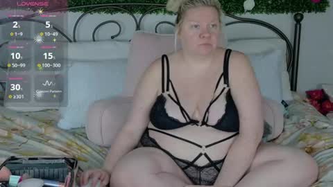 Snapshot of siennaxluxx chatting on 07/13/26, 06:00 Sienna Luxx online show from 07/13/26, 06:00