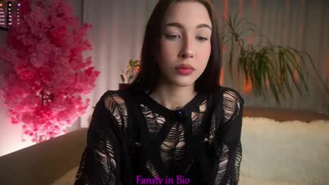 Snapshot of signehinz chatting on 10/13/25, 11:43 Eva online show from 10/13/25, 11:43