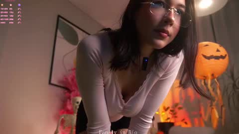 Snapshot of signehinz chatting on 10/23/25, 11:20 Eva online show from 10/23/25, 11:20