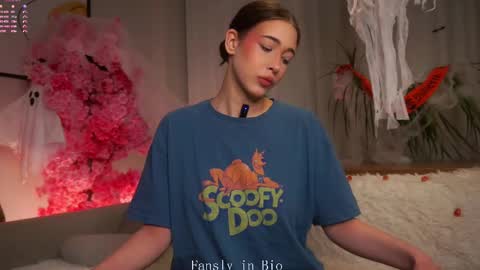 Snapshot of signehinz chatting on 10/28/25, 11:14 Eva online show from 10/28/25, 11:14