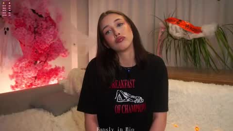 Snapshot of signehinz chatting on 10/31/25, 11:44 Eva online show from 10/31/25, 11:44