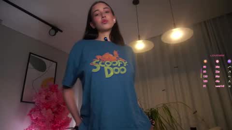 Snapshot of signehinz chatting on 11/06/25, 11:22 Eva online show from 11/06/25, 11:22