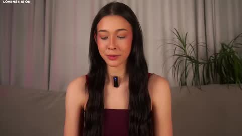 Snapshot of signehinz chatting on 11/24/25, 11:21 Eva online show from 11/24/25, 11:21