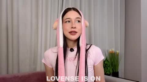 Snapshot of signehinz chatting on 02/13/26, 11:17 Eva online show from 02/13/26, 11:17