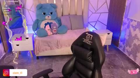 Snapshot of siiam_tay chatting on 10/25/25, 03:58 Siiam Tay online show from 10/25/25, 03:58