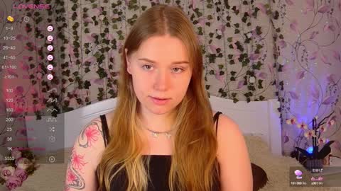 Snapshot of silent_princesses chatting on 02/06/25, 02:37 Chloe online show from 02/06/25, 02:37