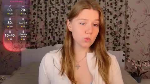 Snapshot of silent_princesses chatting on 09/18/25, 04:36 Chloe online show from 09/18/25, 04:36