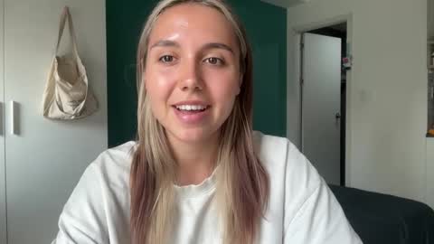 You fav Miss Si online show from 03/23/26, 09:13