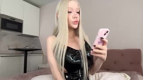 Snapshot of siliconepornstar chatting on 10/01/25, 05:46 Diana  online show from 10/01/25, 05:46