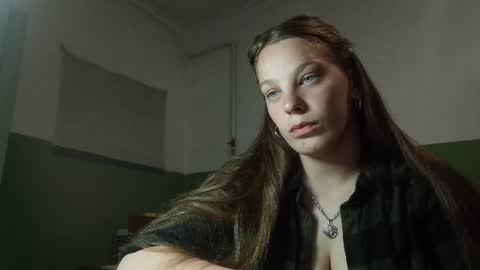 Snapshot of silkqueen_88 chatting on 07/19/26, 07:17 Angelica online show from 07/19/26, 07:17