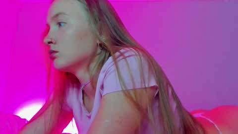 Snapshot of silky_huzelnut chatting on 09/10/25, 08:14 Mila online show from 09/10/25, 08:14