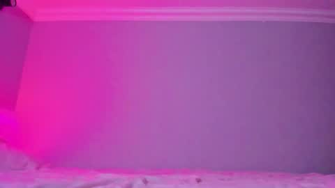 Snapshot of silky_huzelnut chatting on 11/04/25, 07:40 Mila online show from 11/04/25, 07:40