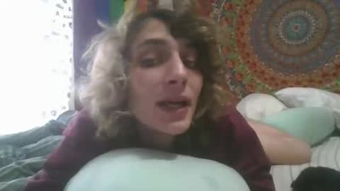 Snapshot of sillycutecow chatting on 11/11/25, 05:02 Hailey online show from 11/11/25, 05:02