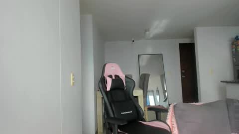 Snapshot of silvana_rodriguez_ chatting on 10/30/25, 01:01 Silvana online show from 10/30/25, 01:01