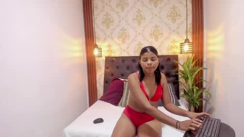 Snapshot of silvanadelatorre chatting on 04/16/26, 07:03 Silvanadelatorre online show from 04/16/26, 07:03
