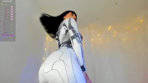 Snapshot of silvanna_moore chatting on 01/09/25, 04:49 Silvanna online show from 01/09/25, 04:49