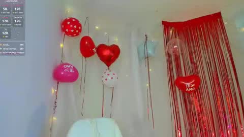 Snapshot of silvanna_moore chatting on 02/17/25, 05:53 Silvanna online show from 02/17/25, 05:53